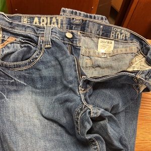 Ariat low rise 31/32 jeans